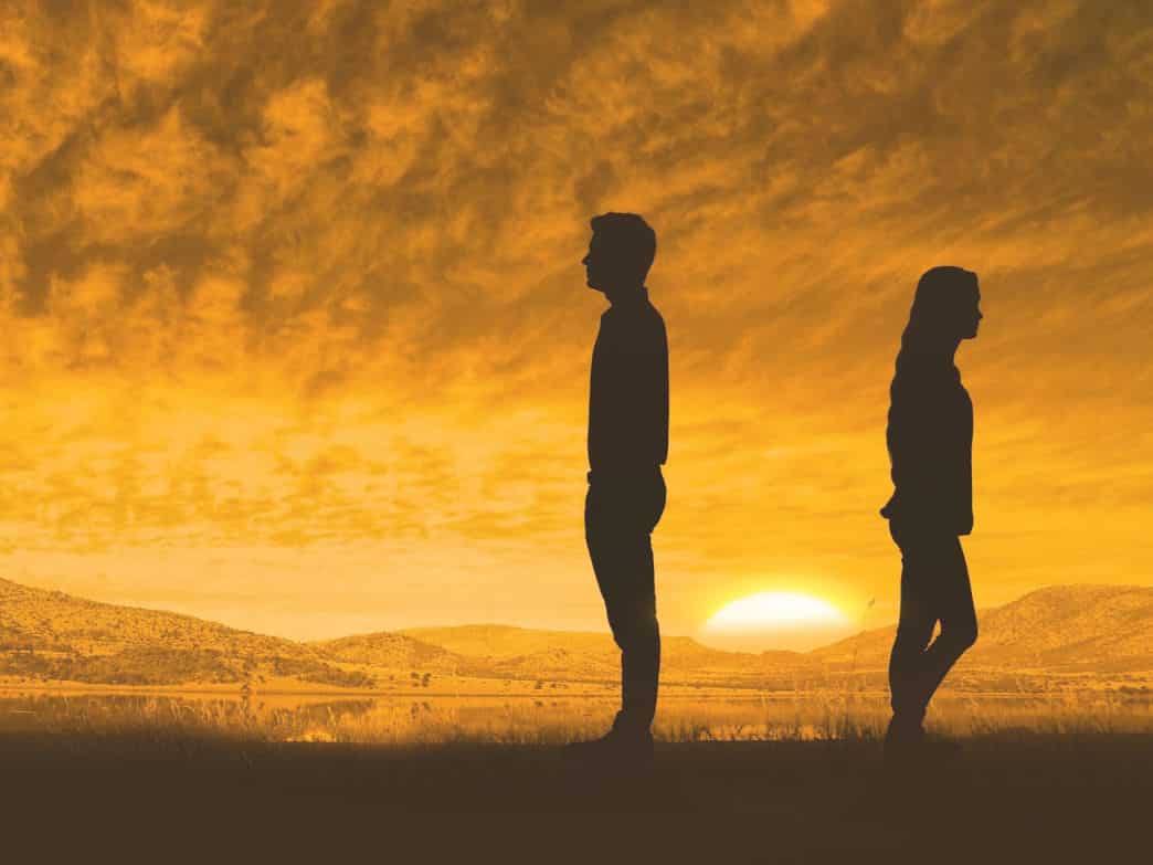 Couple facing away from each other outside, with the sun in between them. Can a toxic relationship become healthy?