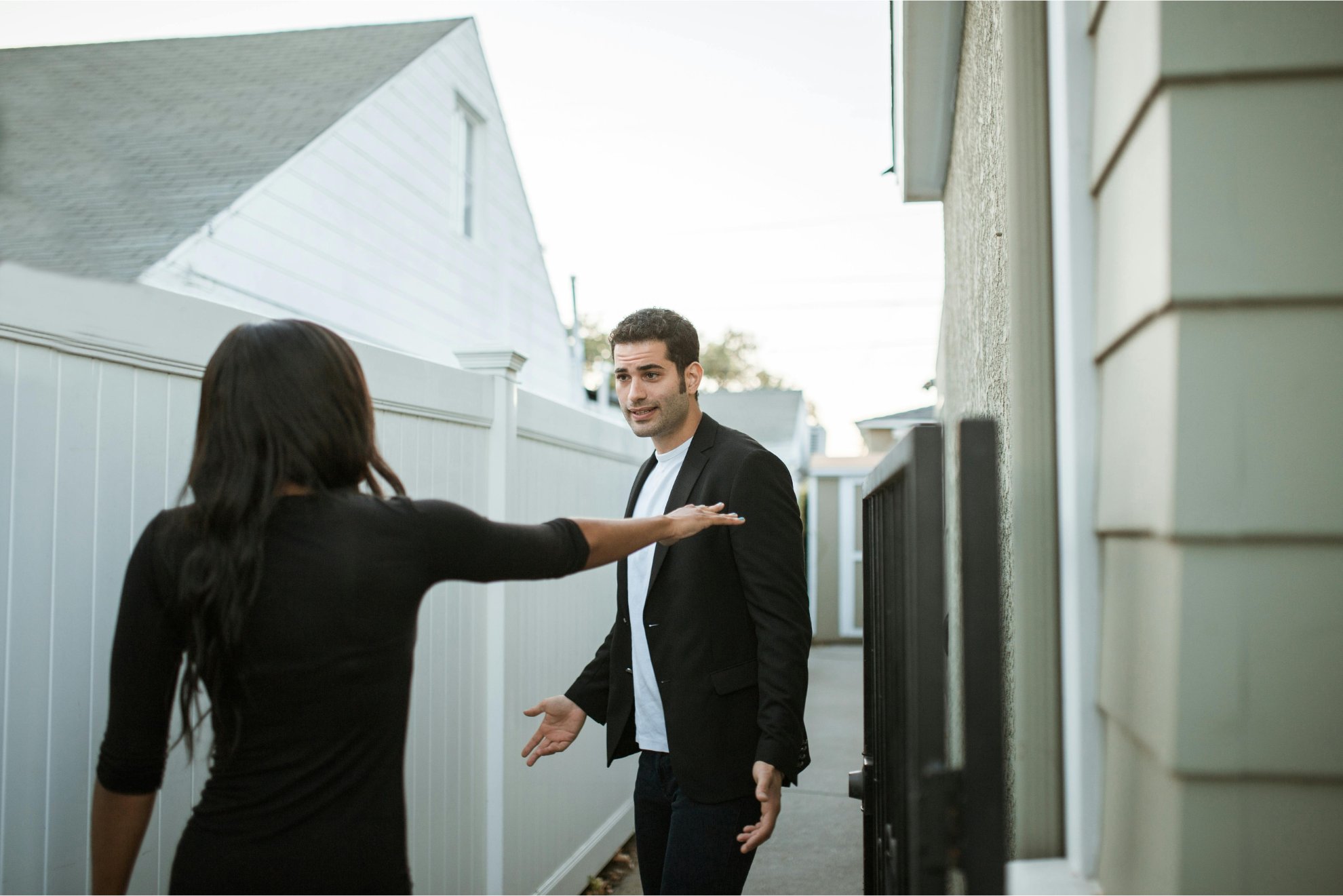 A couple argues in an alleyway representing how to avoid miscommunication in relationships