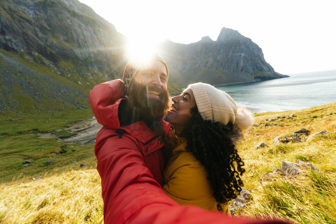 couple embracing in the mountains, representing couples counseling and relationship coaching outcomes