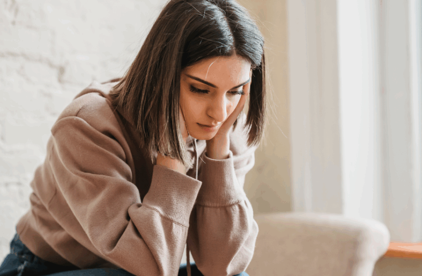Experiencing people-pleasing anxiety from the fawn trauma response