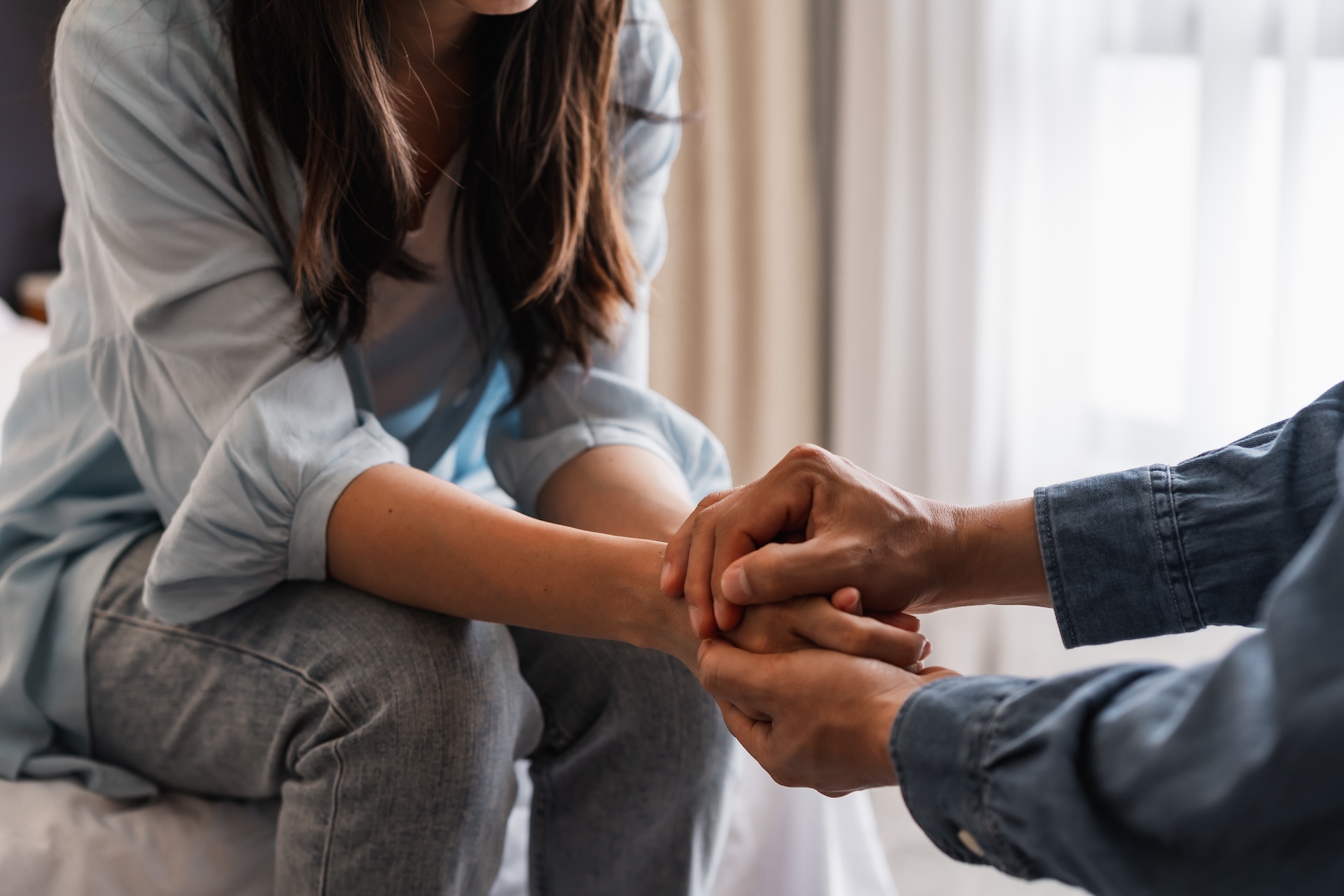 Couple holding hands after an argument, demonstrating how to make up after a fight and showing emotional repair and reconnection